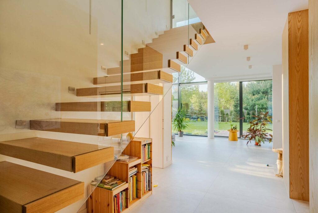 schody w domu pod Kampinosem