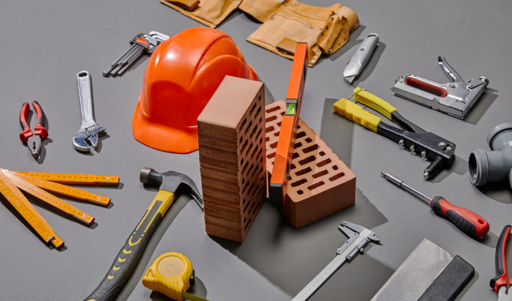 Jak wybrać materiały do budowy domu, które pięknie się starzeją?